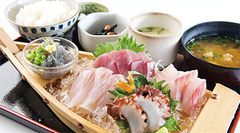 佐島漁師直営の地魚料理食堂 なぶら